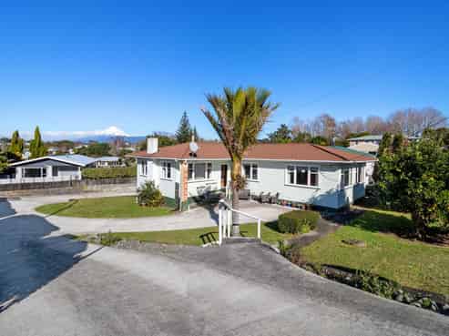 99 Clawton Street, Westown