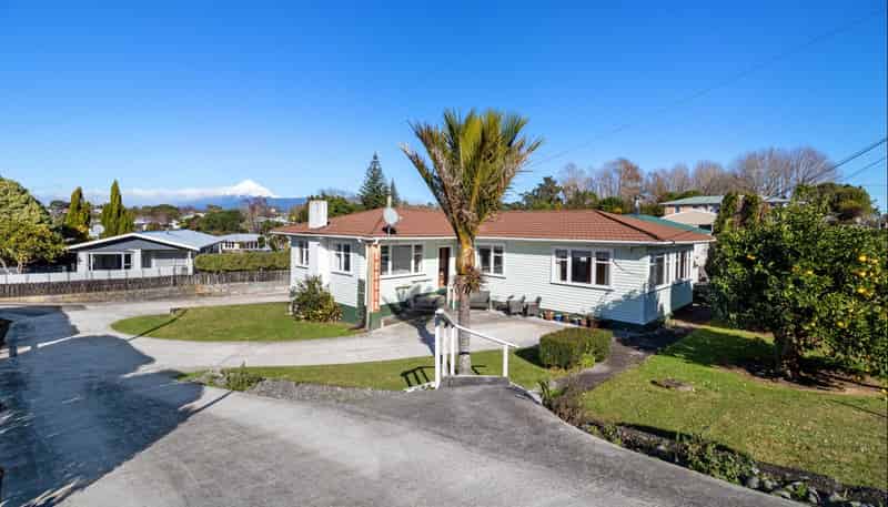 99 Clawton Street, Westown