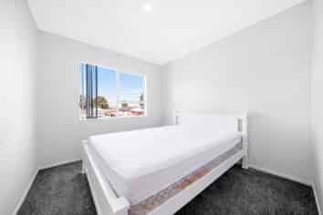 1/2 Kennington Drive, Clendon Park