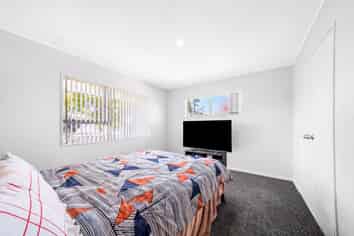1/2 Kennington Drive, Clendon Park
