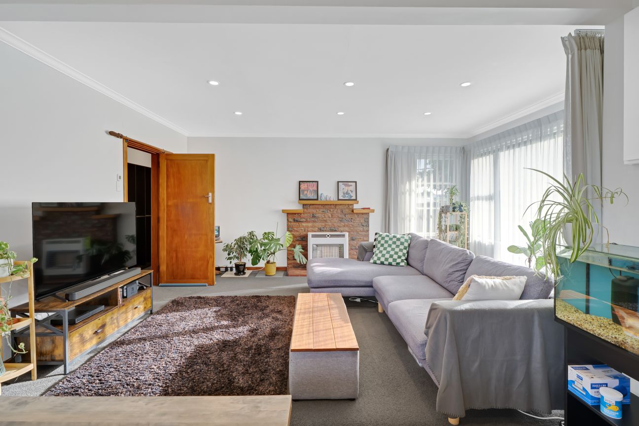 Renovated Charm in a Convenient Location – další