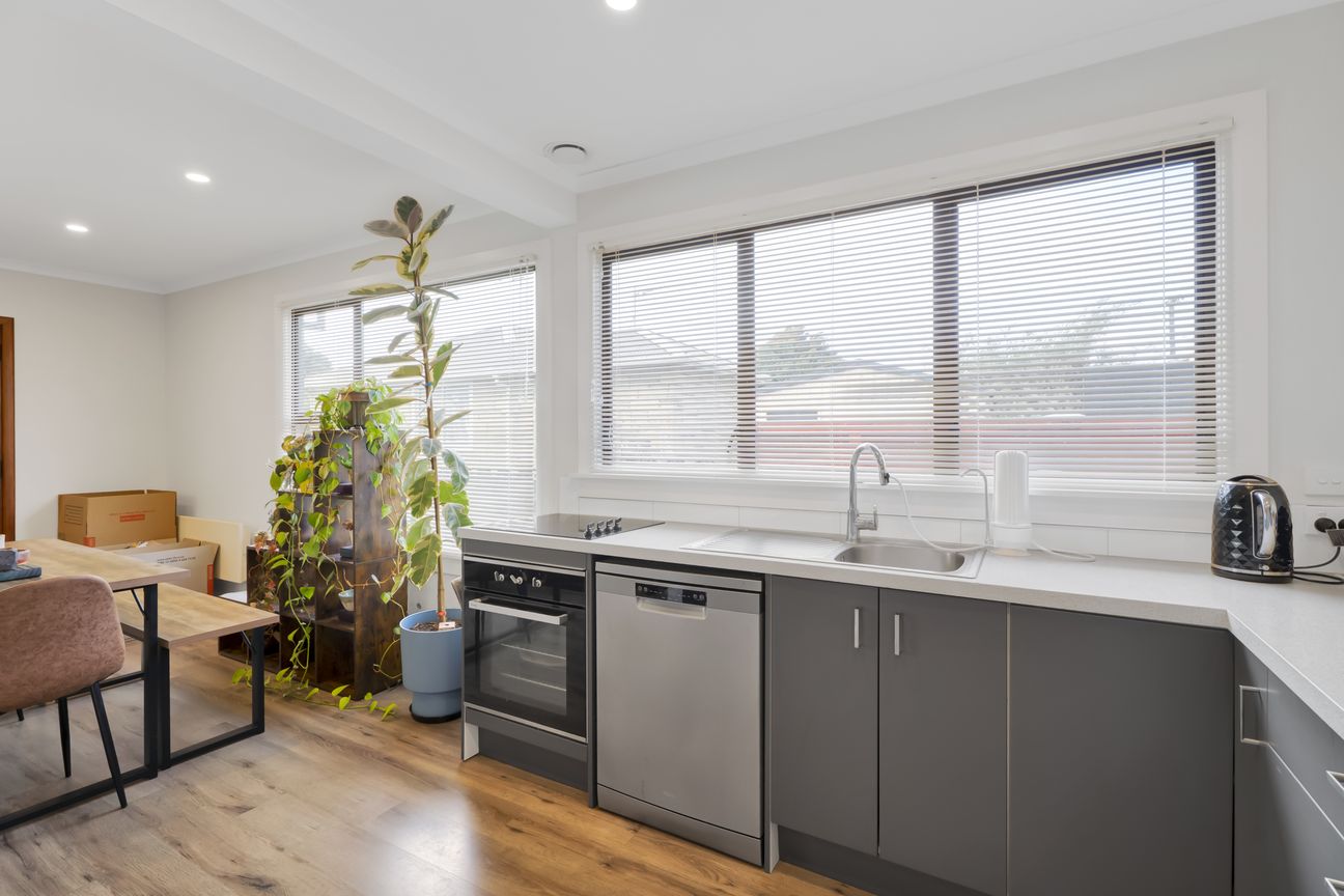 Renovated Charm in a Convenient Location – pohled 3