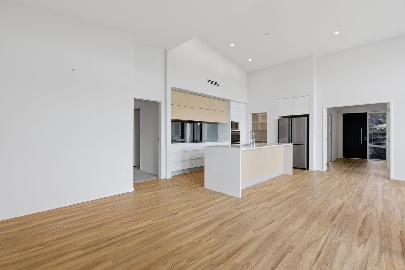Executive Waterfront Perfection - Views, Space & Luxury - Vista 5