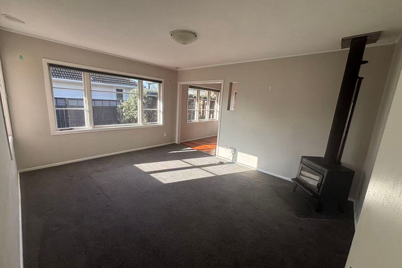 3 bedrooms in Te Atatu Peninsula - Bild 2