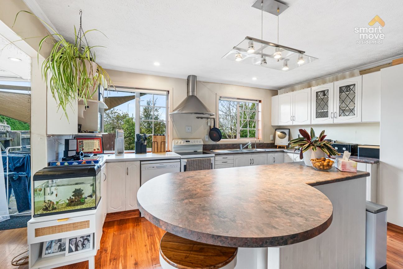 Four Bedrooms, Big Backyard in Strathern - Widok 2