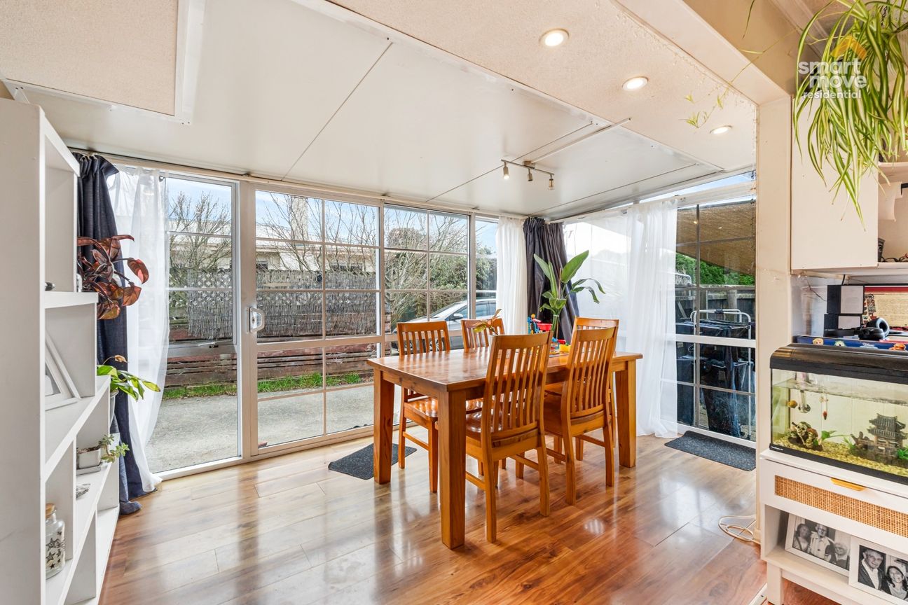 Four Bedrooms, Big Backyard in Strathern - Widok 4