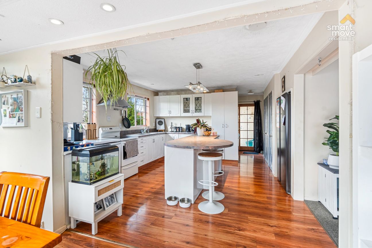 Four Bedrooms, Big Backyard in Strathern - Widok 5