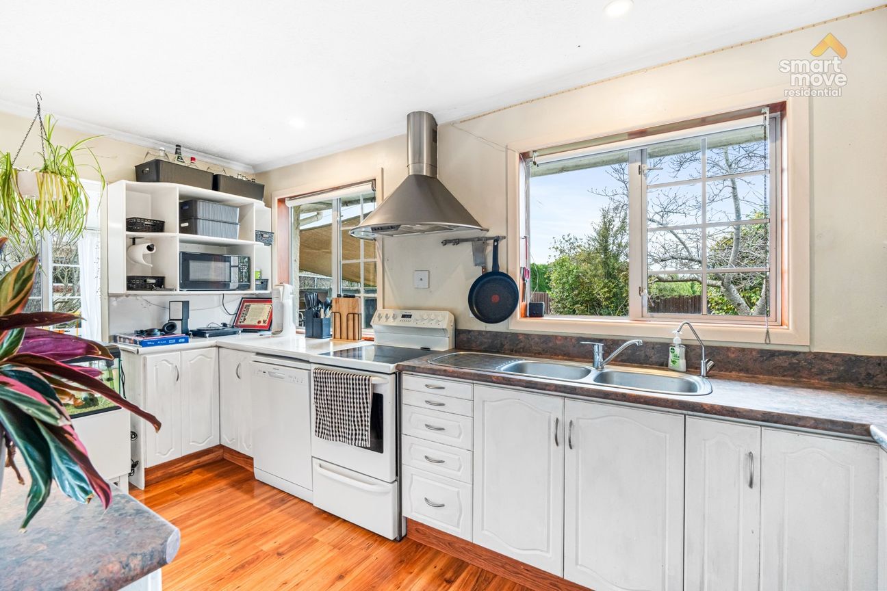 Four Bedrooms, Big Backyard in Strathern - Widok 6