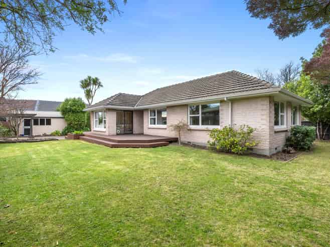 1 Cotswold Avenue, Bishopdale