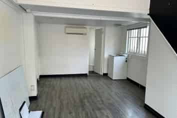 Boutique Clive Square for lease
