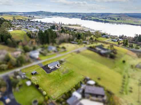 28 Lakeview Street, Waihola