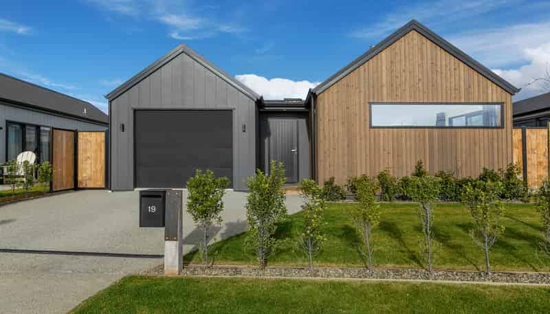 19 Wooing Tree Avenue, Cromwell