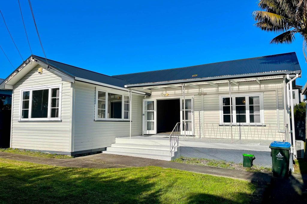 Family Home in Wonderful Waterview 1