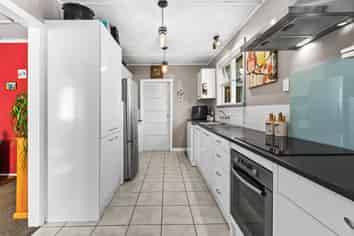 908 Lane Street, Mahora