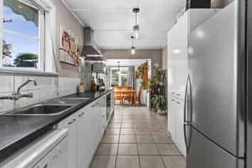 908 Lane Street, Mahora