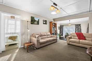 908 Lane Street, Mahora