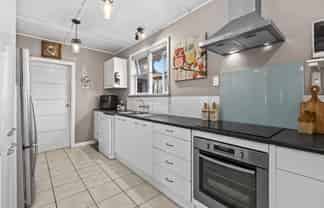 908 Lane Street, Mahora