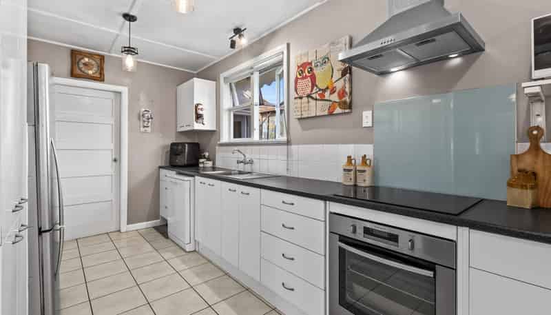 908 Lane Street, Mahora