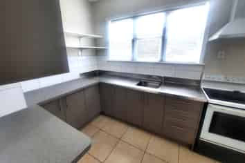 2 Savage Crescent , Upper Hutt