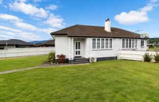 2 Savage Crescent , Upper Hutt