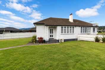 2 Savage Crescent , Upper Hutt
