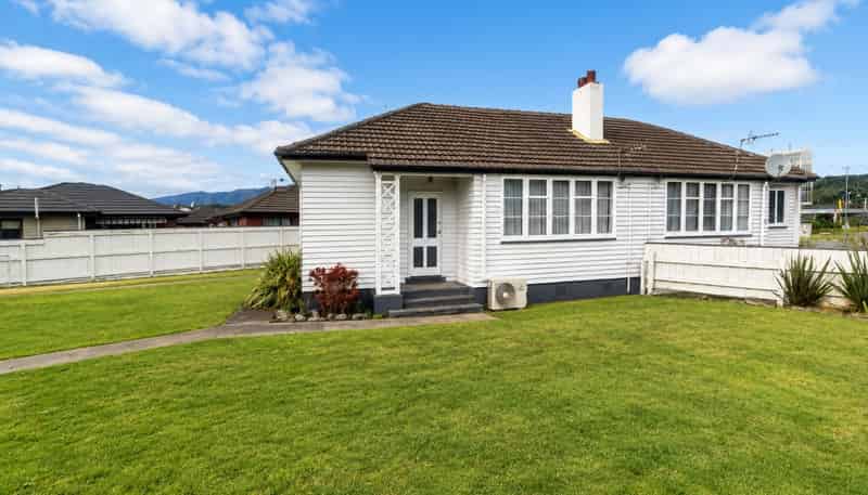 2 Savage Crescent , Upper Hutt