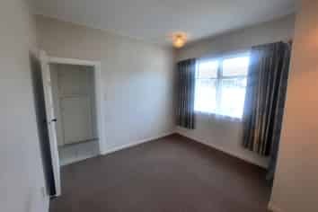 2 Savage Crescent , Upper Hutt