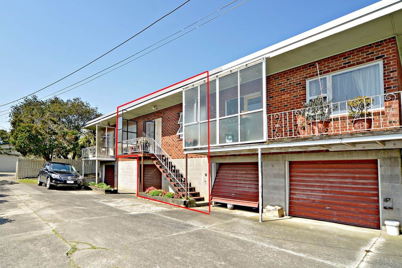 Sunny 2 Bedroom Home with Garage in a Prime Mount Albert Location - Widok 2
