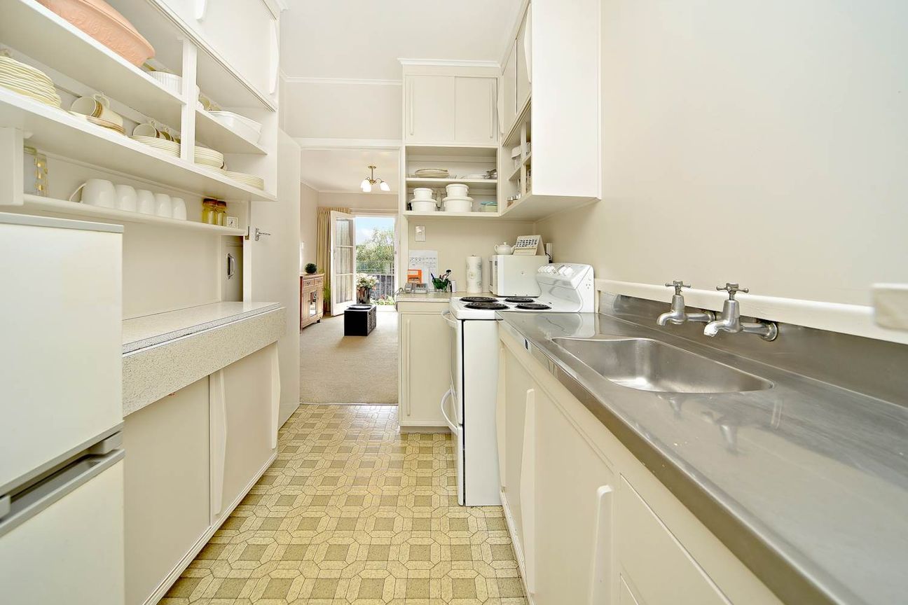 Sunny 2 Bedroom Home with Garage in a Prime Mount Albert Location - Widok 5