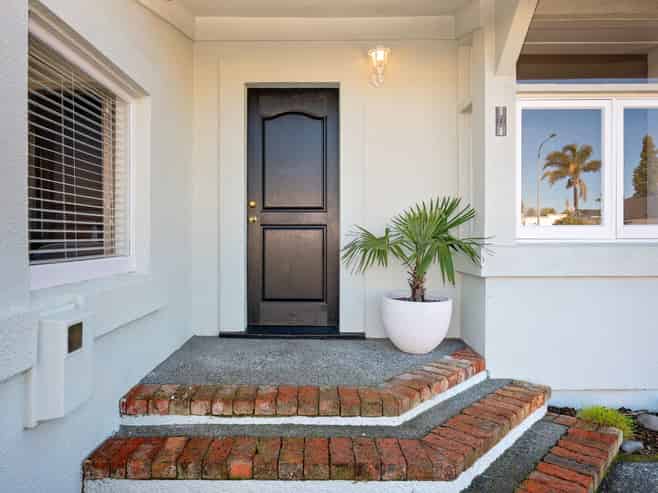 9 Kinross White Street, Napier South