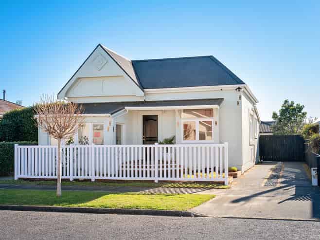 9 Kinross White Street, Napier South