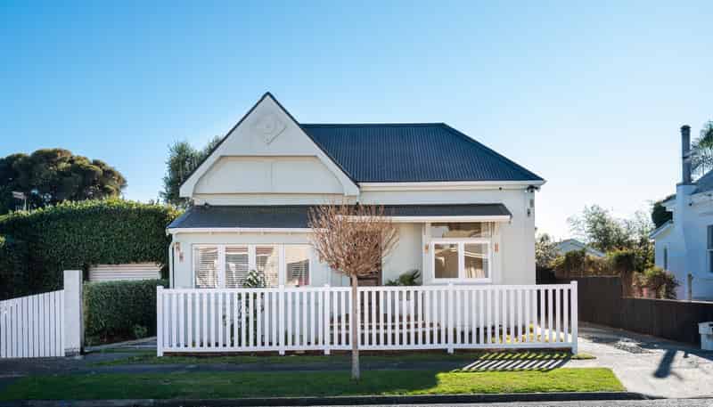 9 Kinross White Street, Napier South
