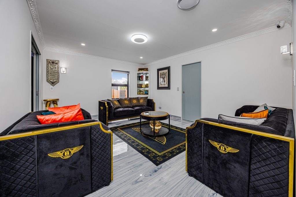 Sophisticated Family Luxury with Exceptional Space - Ansicht 6