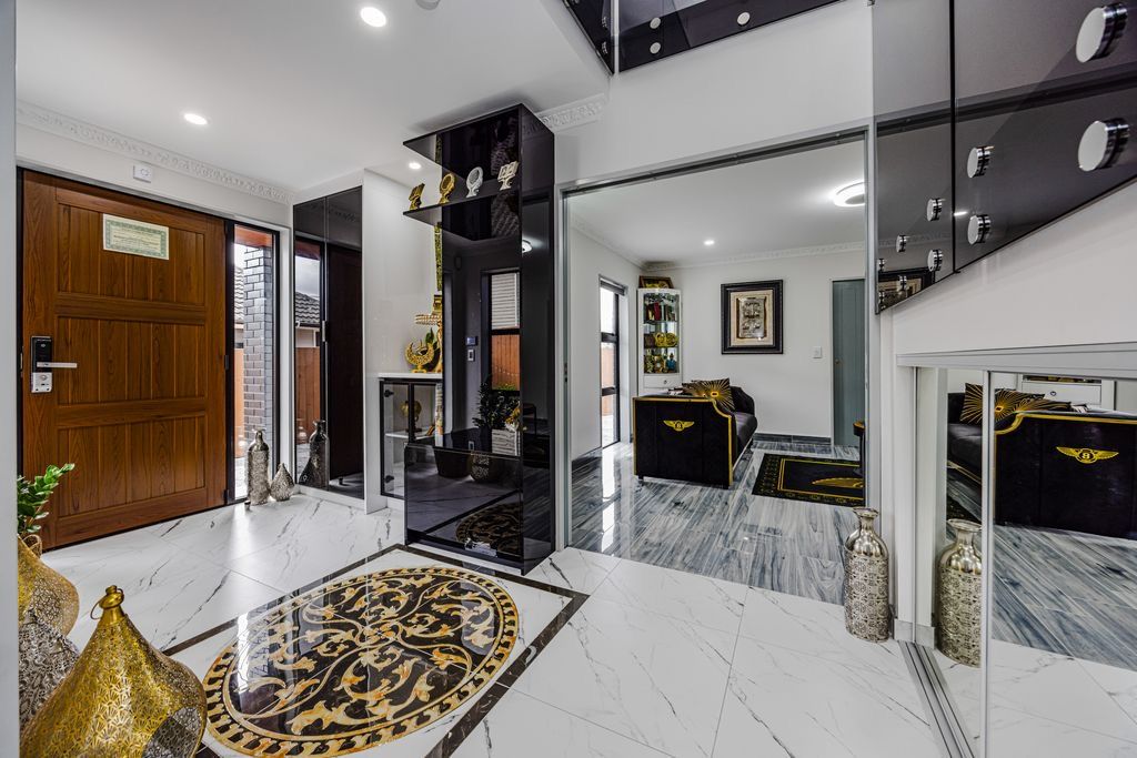 Sophisticated Family Luxury with Exceptional Space - Ansicht 5