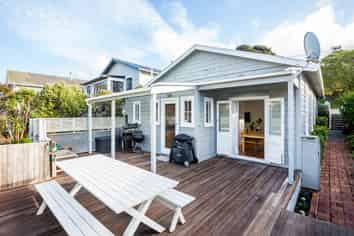 3 Waikato Street, Island Bay