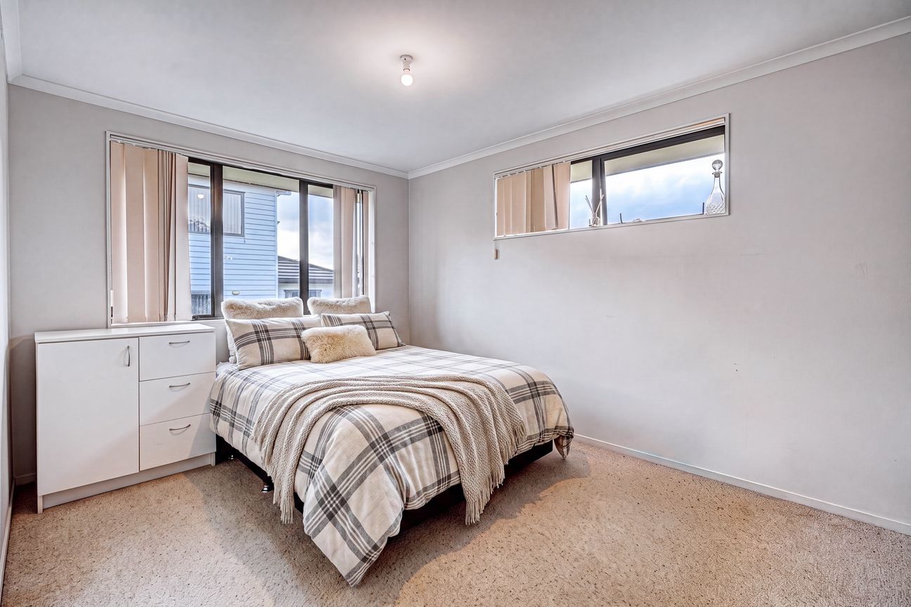 Brick-Tile, Freehold and Built to Last - Meer