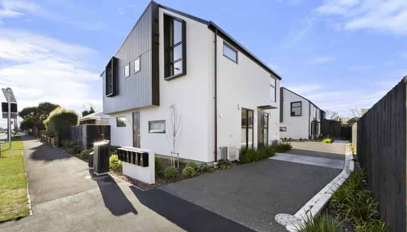 2/134 Barrington Street , Somerfield