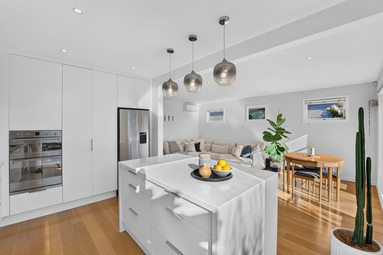FINAL VIEWING THIS WEEKEND! DON'T MISS OUT! - Vista 2