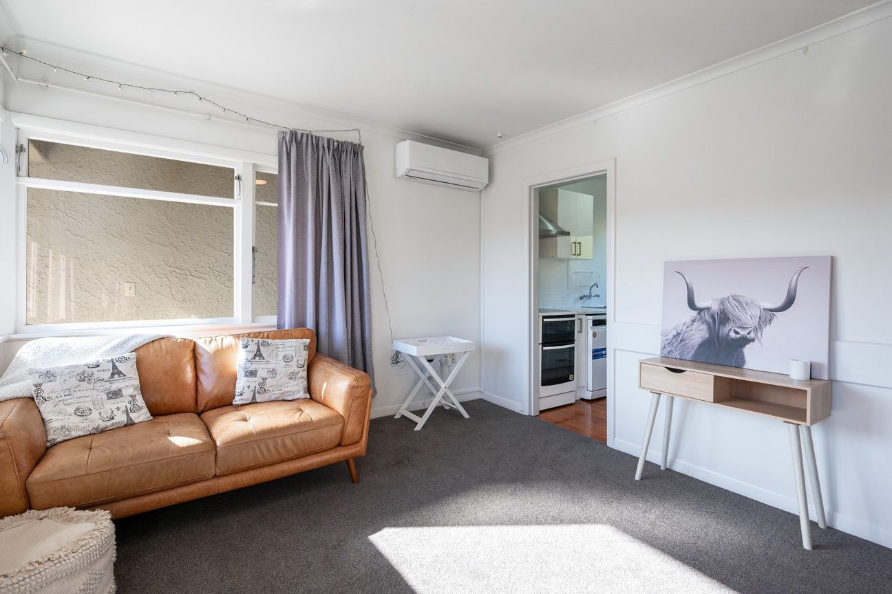 North-facing Sun Trap, Freehold, Walk to the Beach - Widok 6