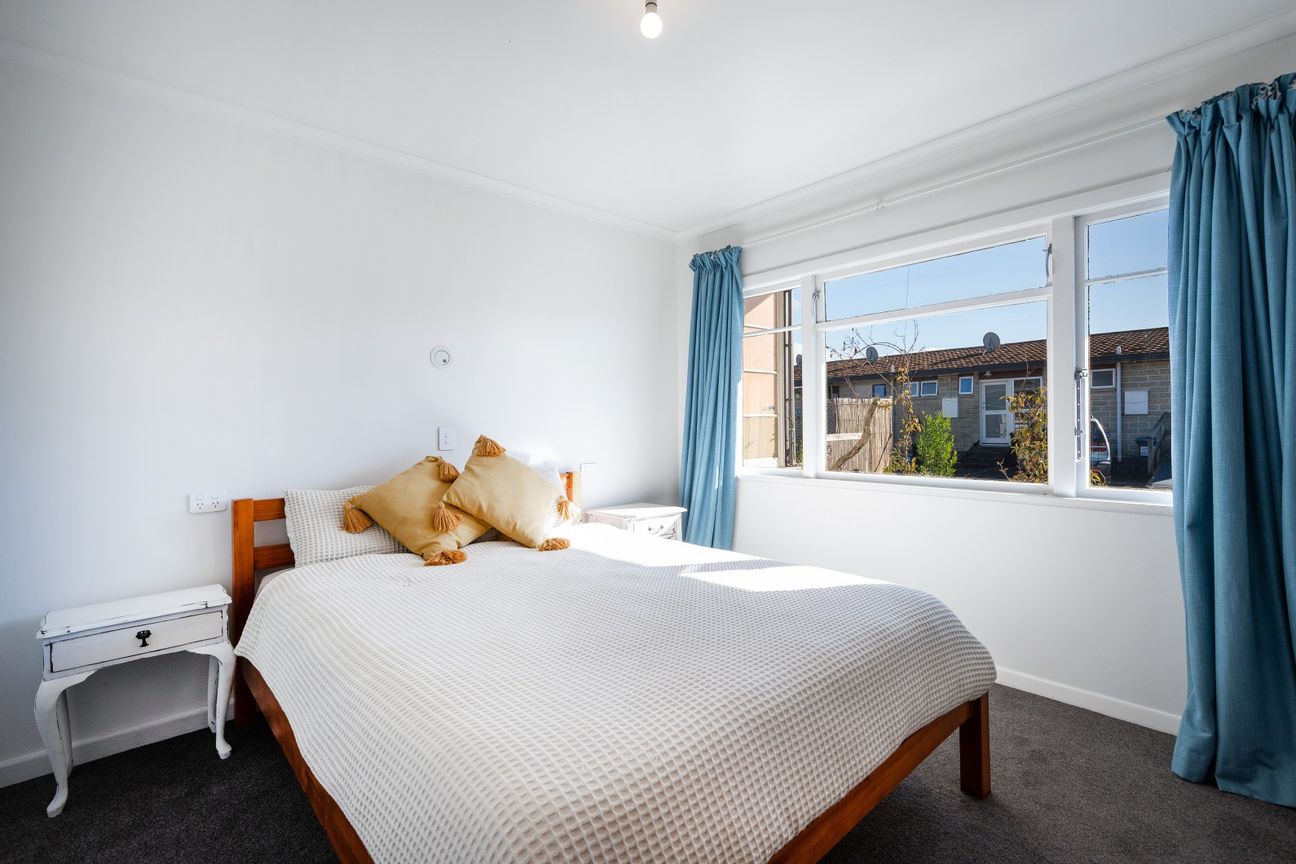 North-facing Sun Trap, Freehold, Walk to the Beach - Więcej