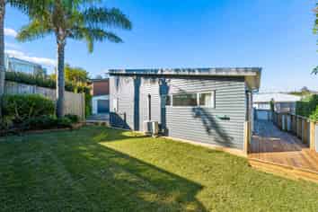 8A Norman Road, Titirangi