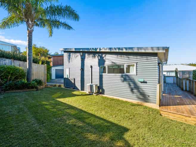 8A Norman Road, Titirangi