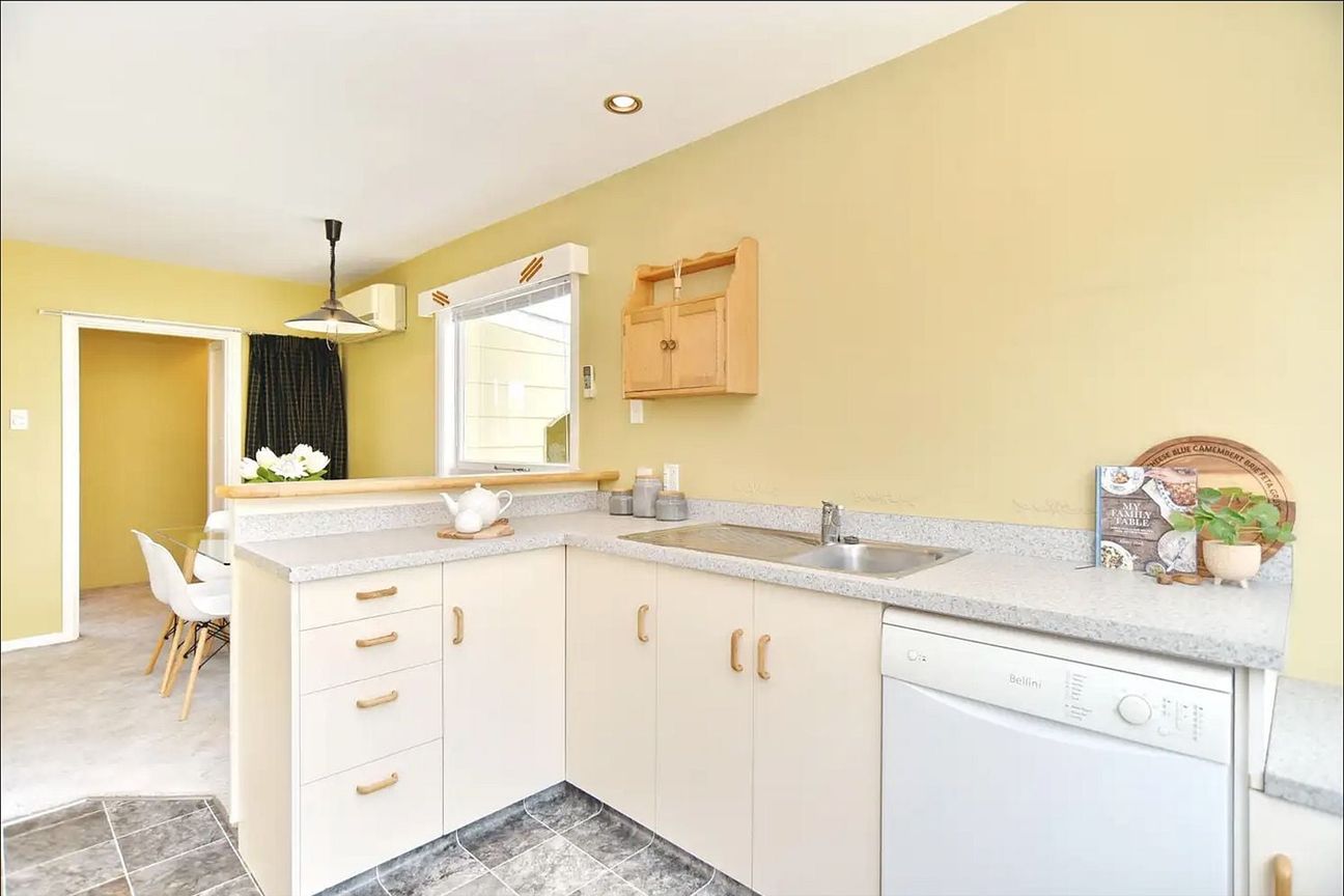 Spacious 6 Bed 3 Bath double garage house - Widok 2