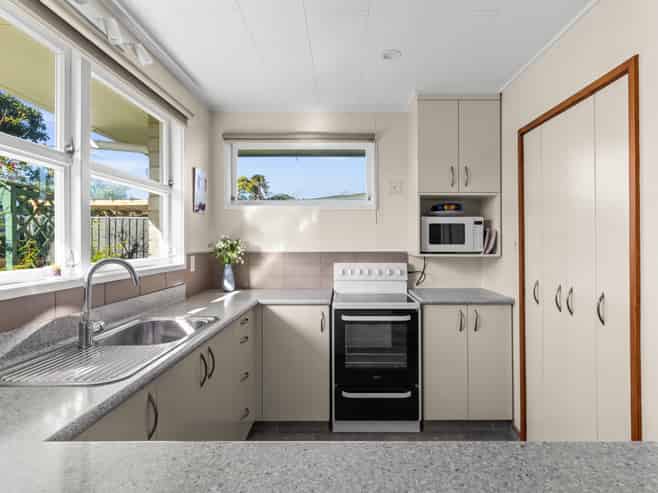 9 James Cook Street, Havelock North