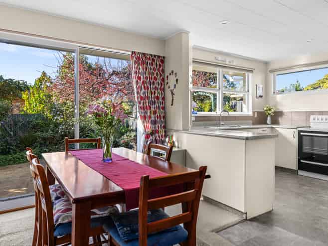9 James Cook Street, Havelock North