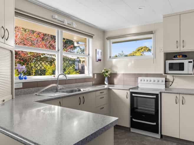 9 James Cook Street, Havelock North
