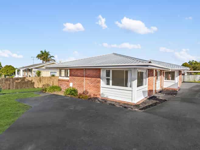 1&2/51 Felton Matthew Avenue, Saint Johns