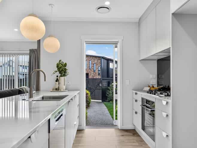 92 Maanihi Drive, Rototuna North