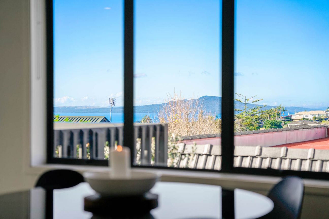 Newly Renovated Coastal Luxury & Rangitoto Views - Widok 2