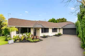 12 McLaren Place, Chedworth